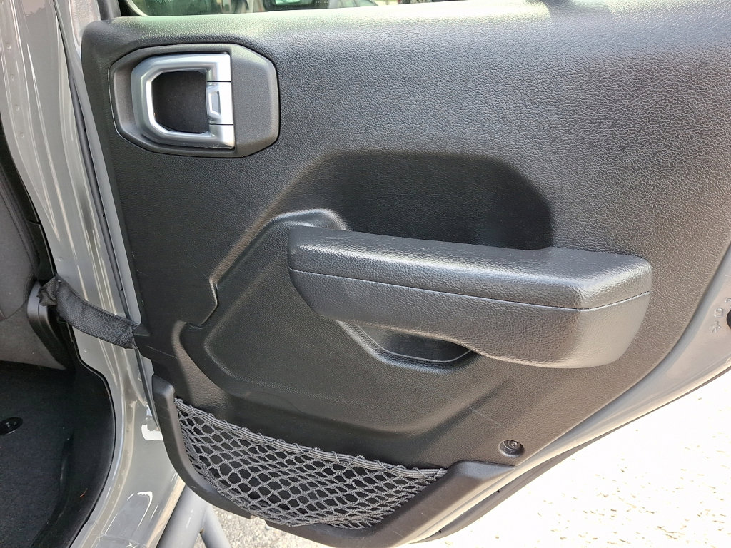 Used 2022 Jeep Gladiator Willys image 13