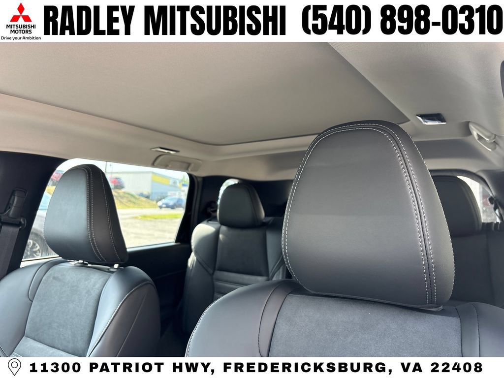 New 2026 Mitsubishi Outlander SE FWD image 2
