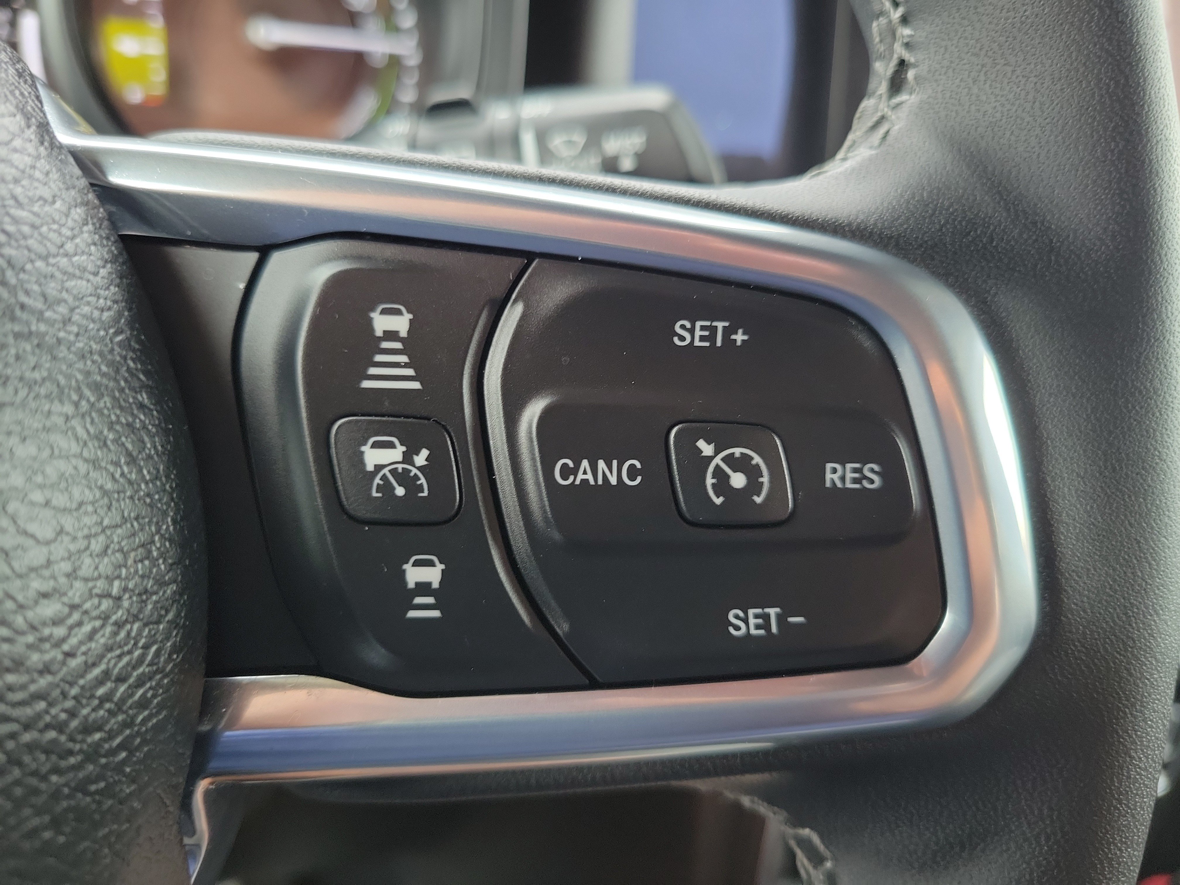 Used 2025 Jeep Wrangler Unlimited Sahara w/ Safety Group AWD/4WD image 17