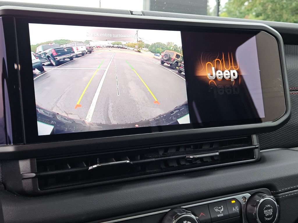 Used 2025 Jeep Wrangler Unlimited Rubicon AWD/4WD image 21