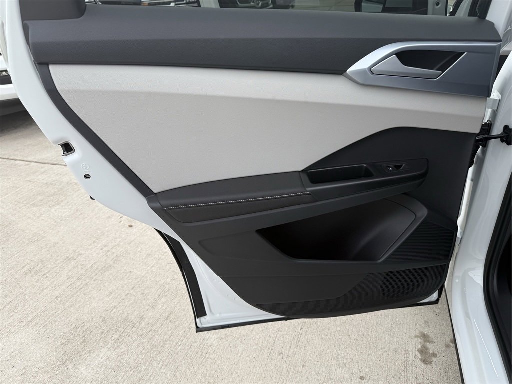 New 2026 Volkswagen Taos SE image 23