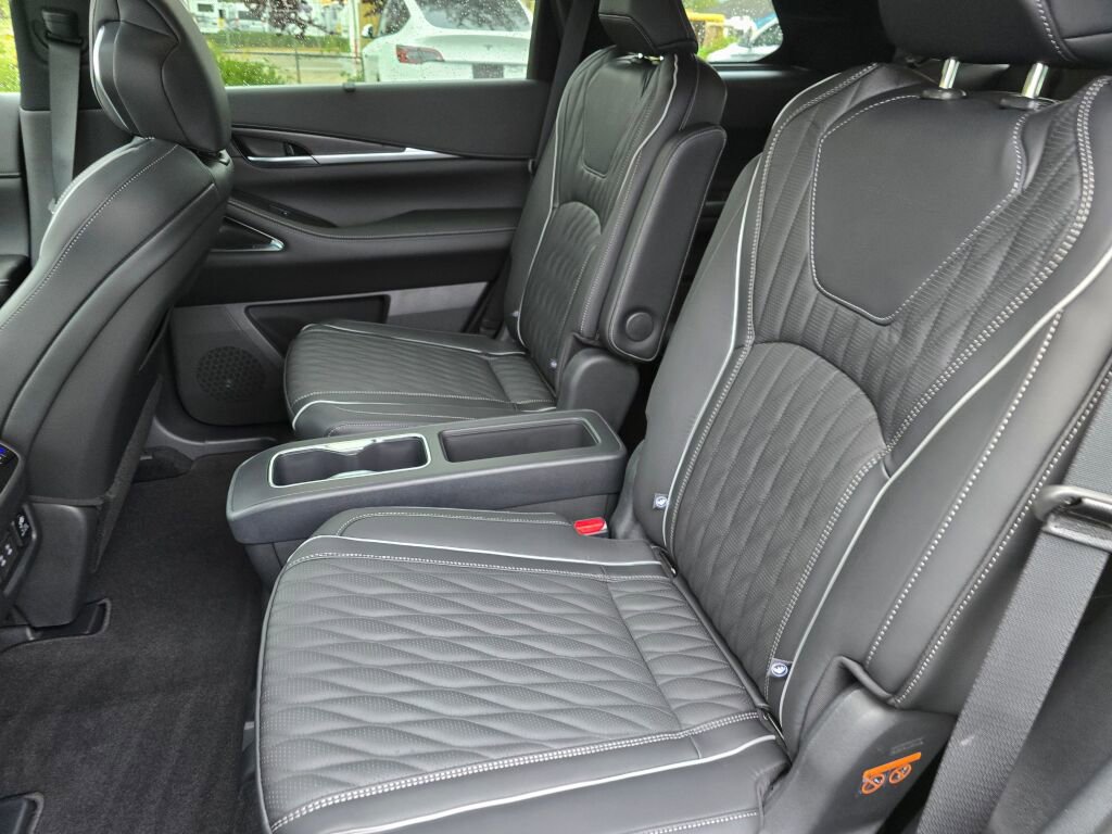 New 2026 INFINITI QX60 Autograph image 16