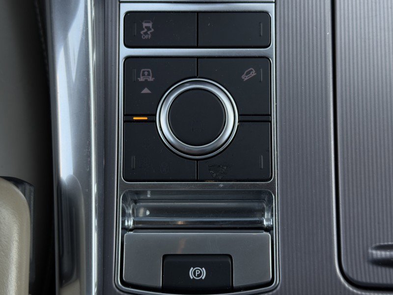 Used 2018 Land Rover Range Rover Sport HSE image 24