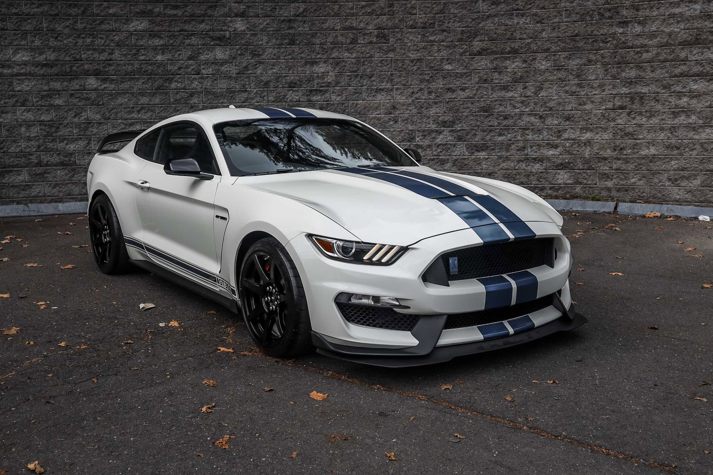 Used 2020 Ford Mustang Shelby GT350R w/ GT350R Equipment Group 920A image 2