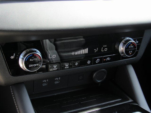 New 2025 Mitsubishi Outlander SE image 19