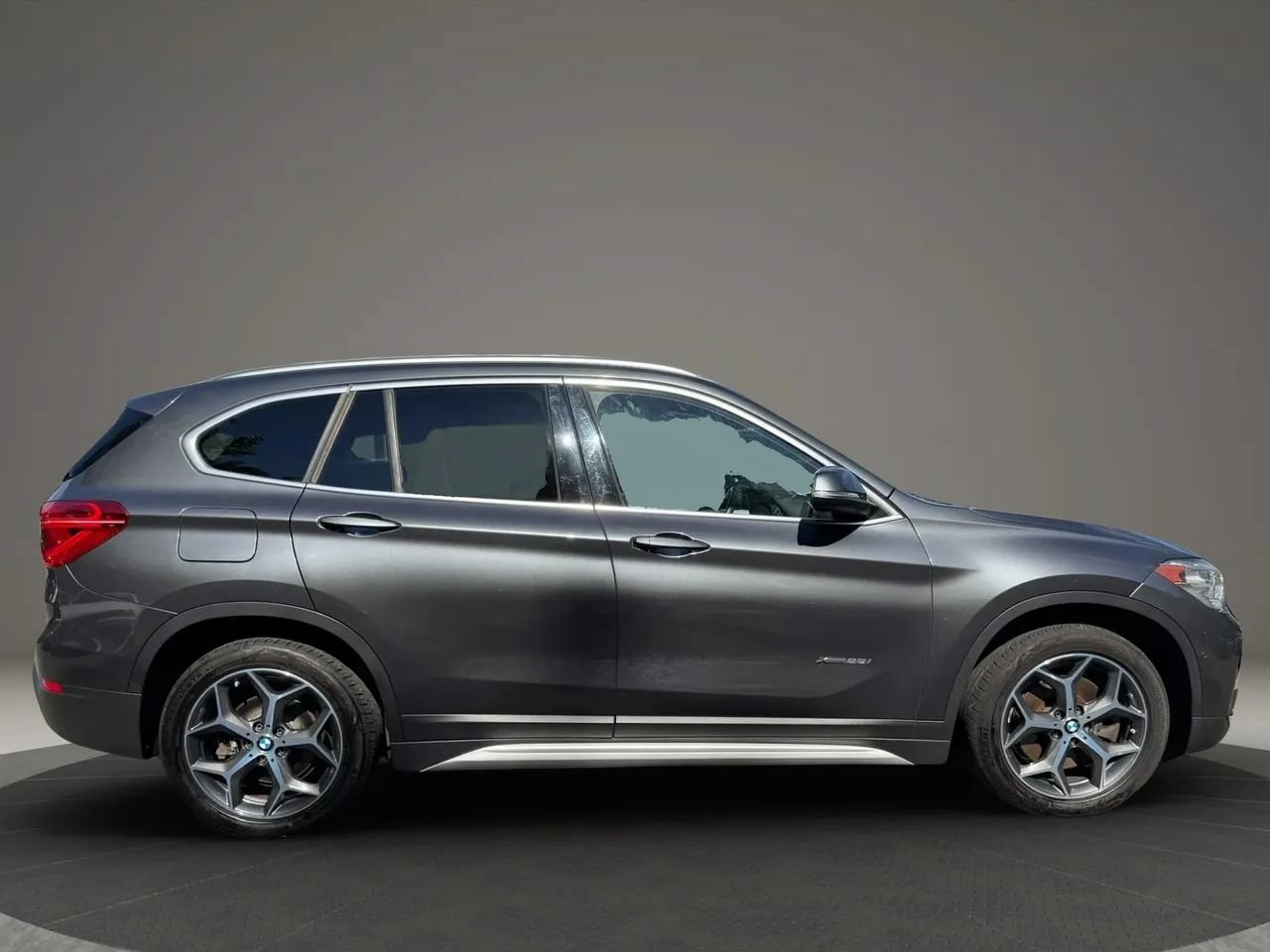 Used 2017 BMW X1 xDrive28i AWD/4WD image 4