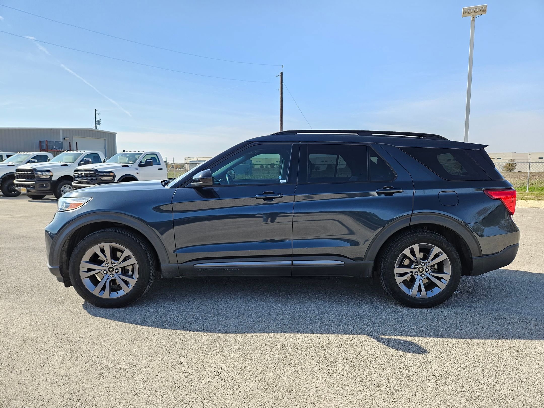 Used 2022 Ford Explorer XLT w/ Equipment Group 202A image 6