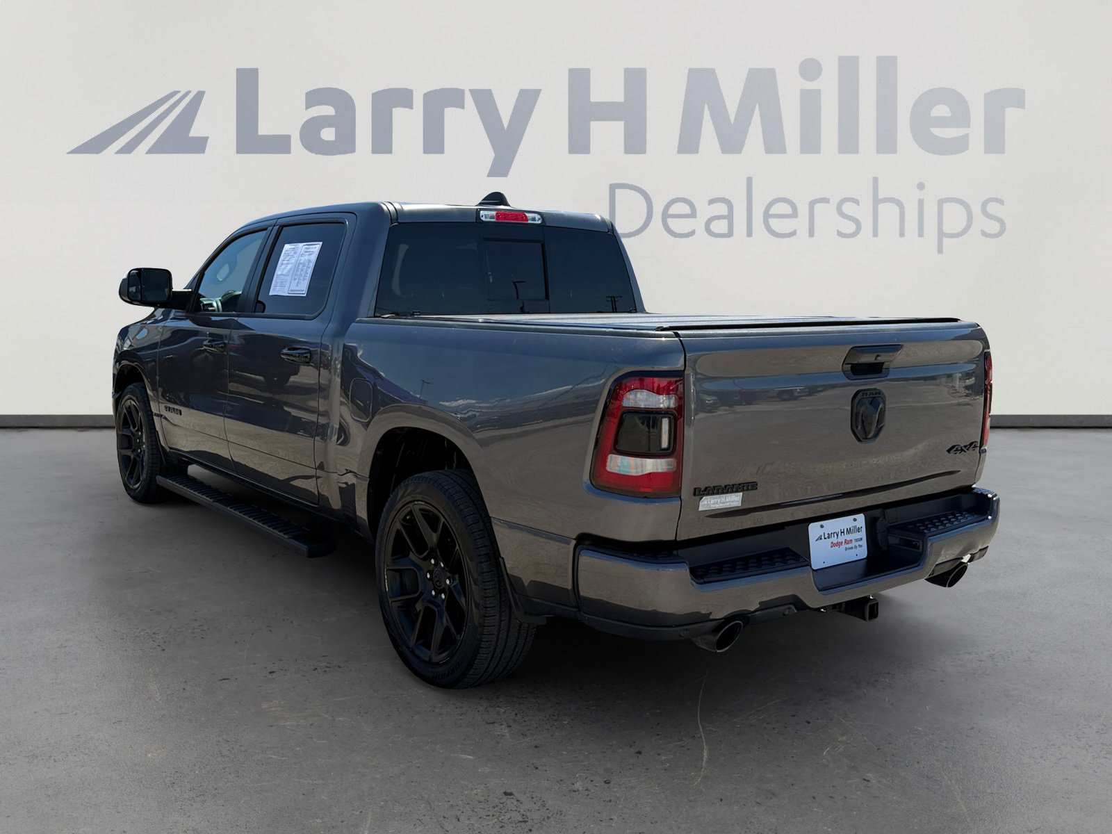 Used 2023 RAM 1500 Laramie AWD/4WD image 3