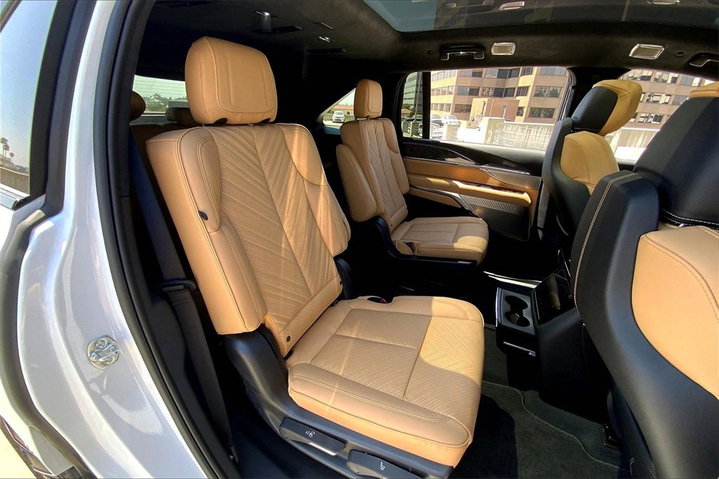 New 2025 Cadillac Escalade IQ Sport 2 image 32