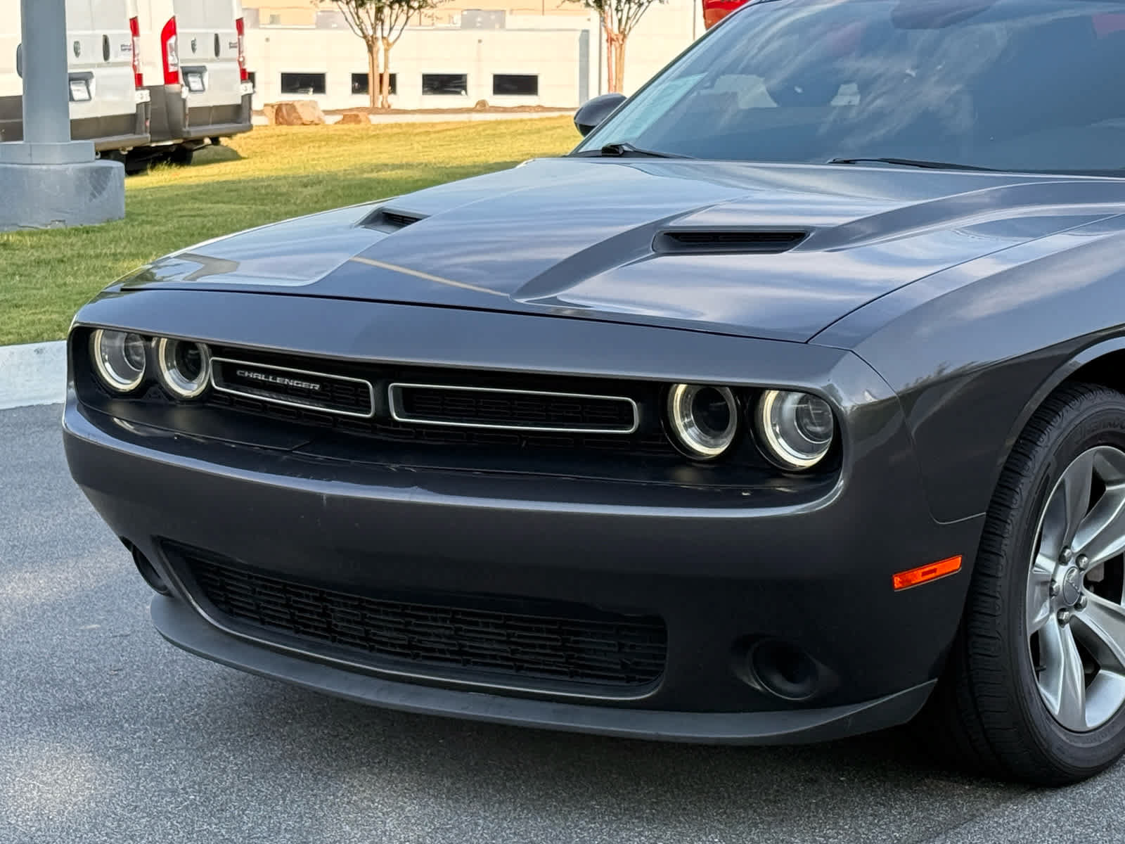 Used 2015 Dodge Challenger SXT RWD image 9