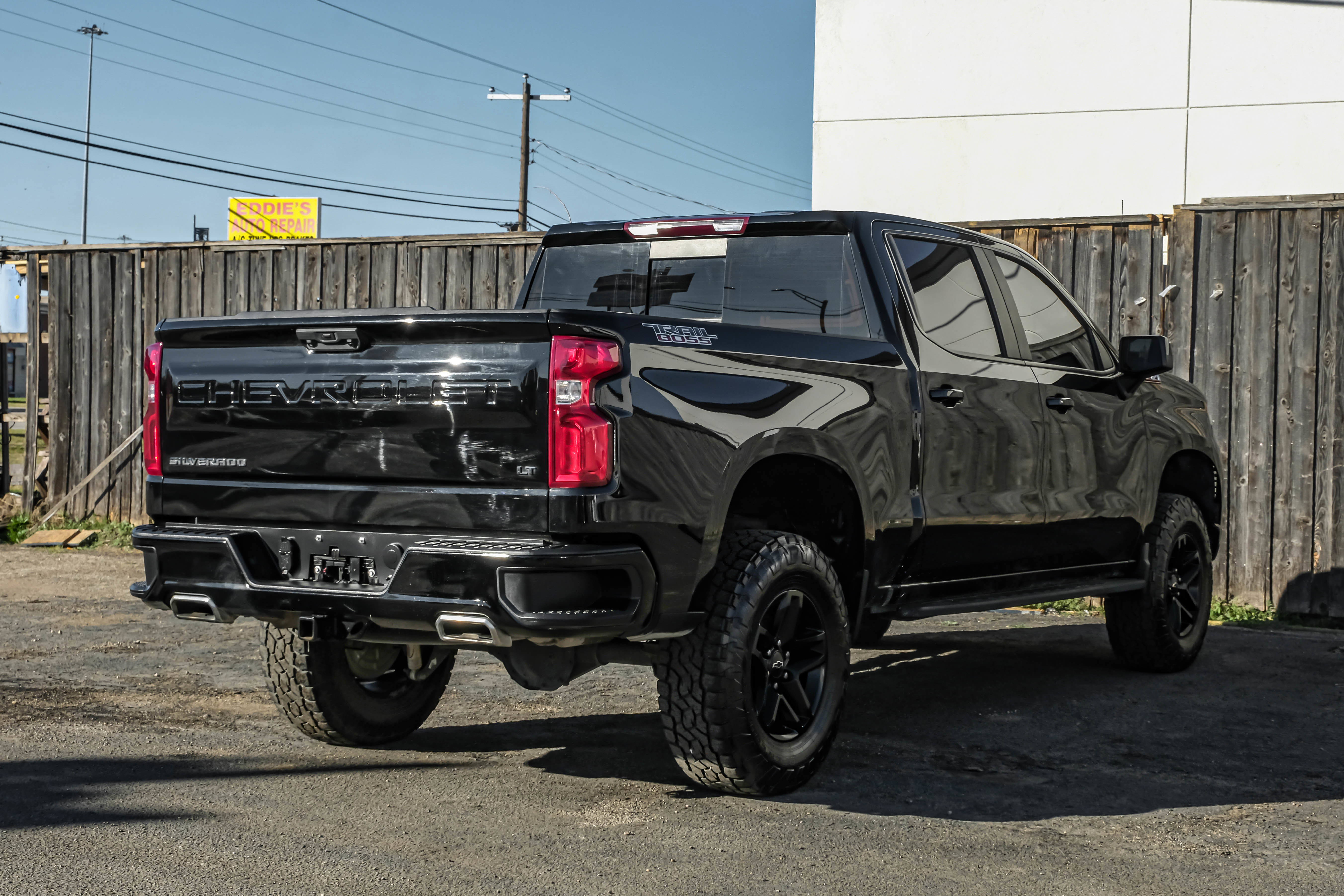 Used 2023 Chevrolet Silverado 1500 LT Trail Boss w/ Convenience Package II AWD/4WD image 6