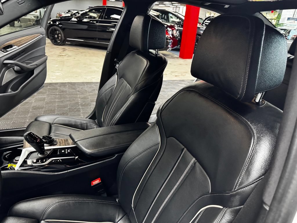 Used 2023 BMW M550i xDrive w/ Executive Package AWD/4WD image 35
