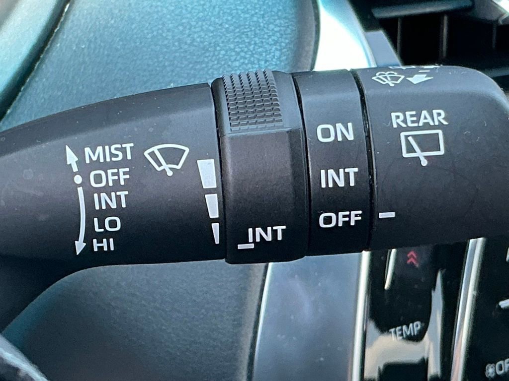 Used 2024 Toyota Venza XLE AWD/4WD image 17