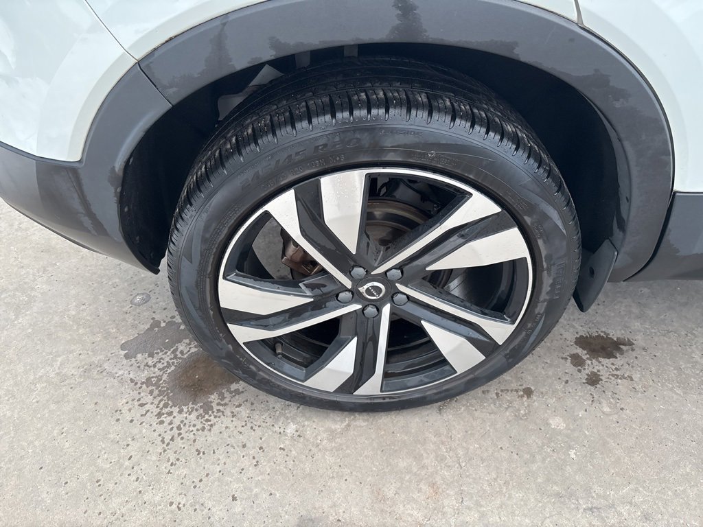 Certified 2023 Volvo XC40 B5 Plus w/ Protection Package Premier image 13