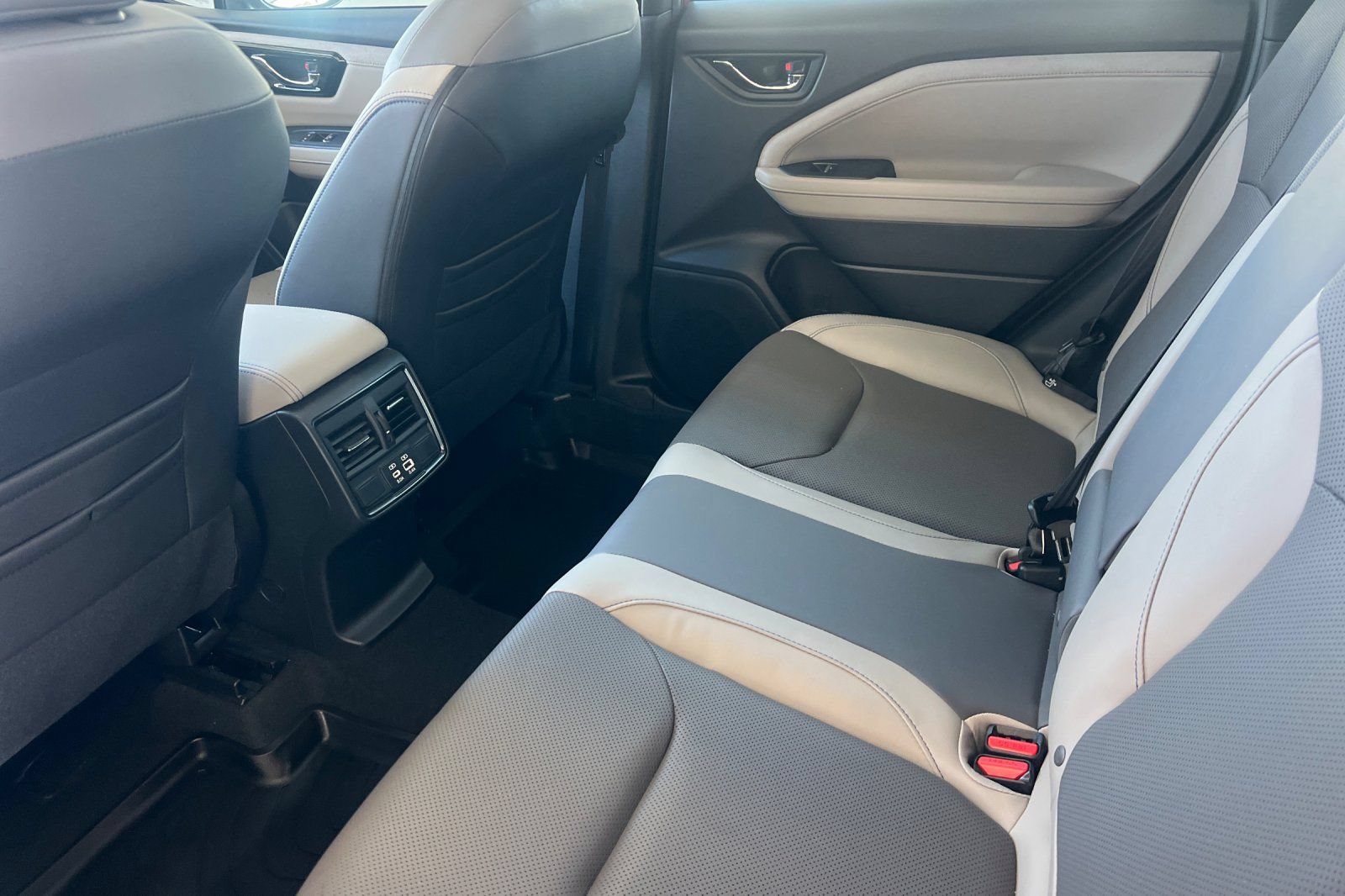Used 2025 Subaru Forester Limited AWD/4WD image 9