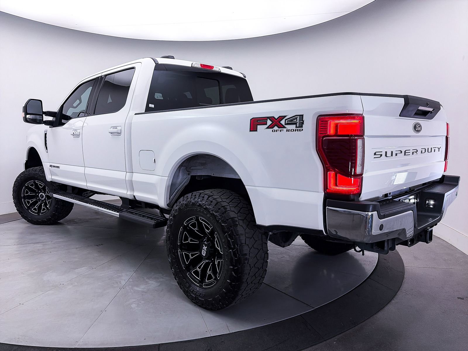 Used 2020 Ford F350 Lariat w/ Lariat Ultimate Package AWD/4WD image 4