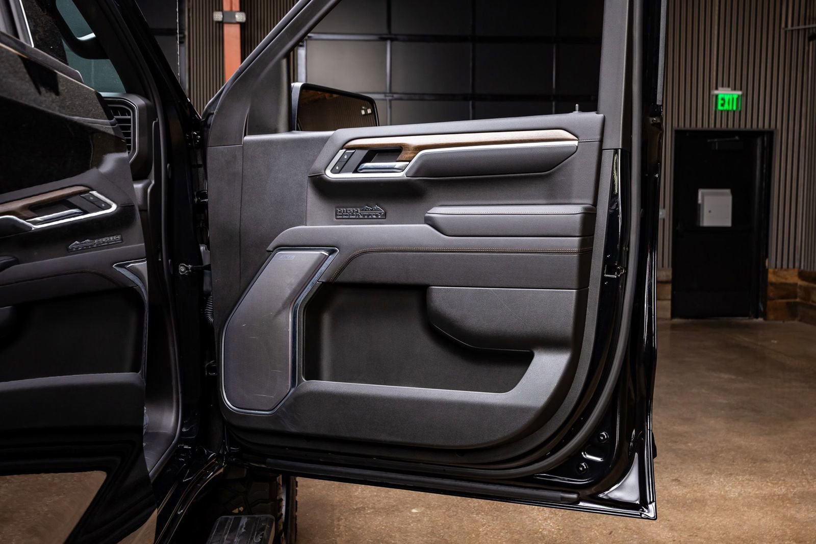 Used 2025 Chevrolet Silverado 1500 High Country w/ Midnight Edition image 36