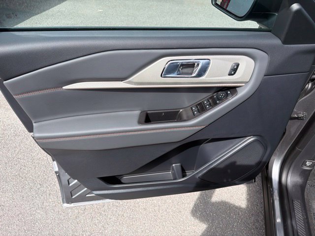 Used 2027 Ford Explorer Active AWD/4WD image 16