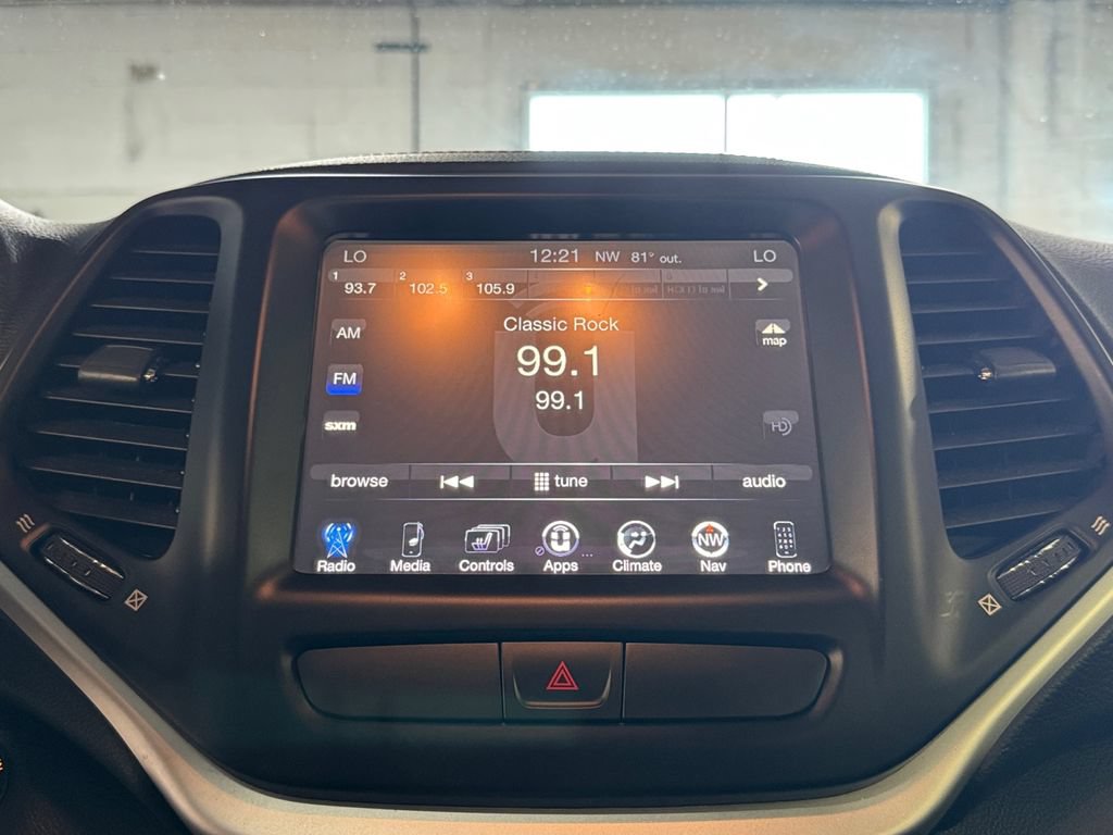 Used 2015 Jeep Cherokee Trailhawk w/ Comfort/Convenience Group AWD/4WD image 17