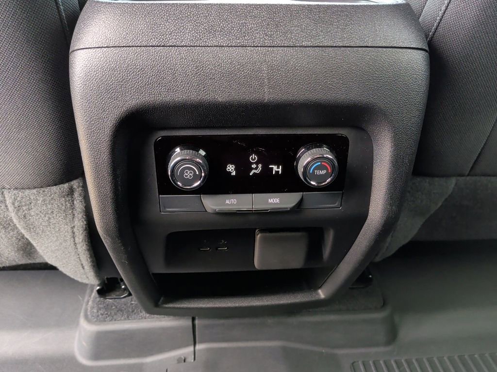 Used 2025 Chevrolet Traverse LT w/ Driver Confidence Package image 38