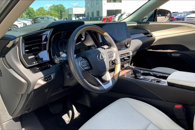 Used 2024 Lexus RX 350 Premium w/ Accessory Package (Z1) AWD/4WD image 17