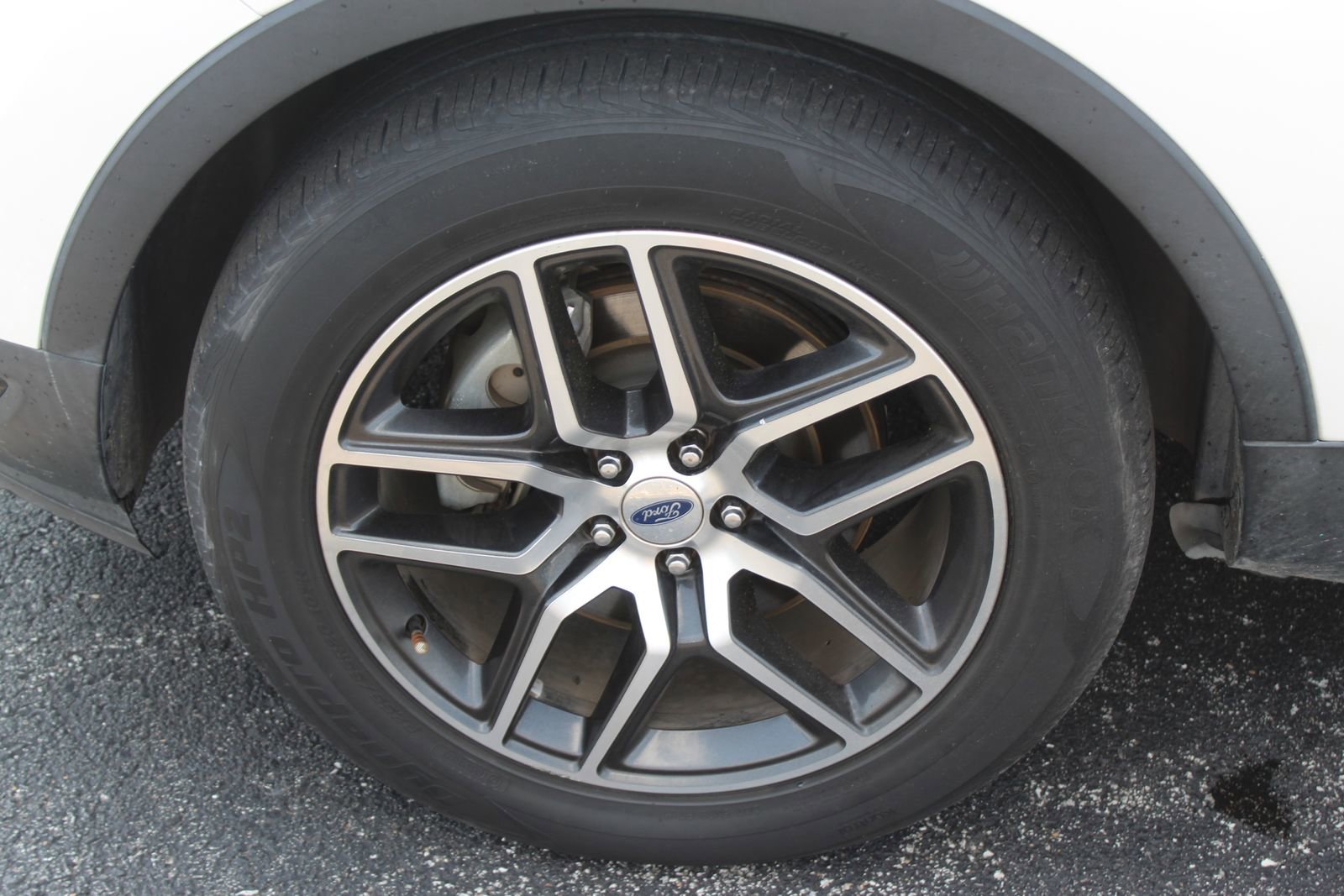 Used 2019 Ford Explorer Sport w/ Equipment Group 401A AWD/4WD image 2
