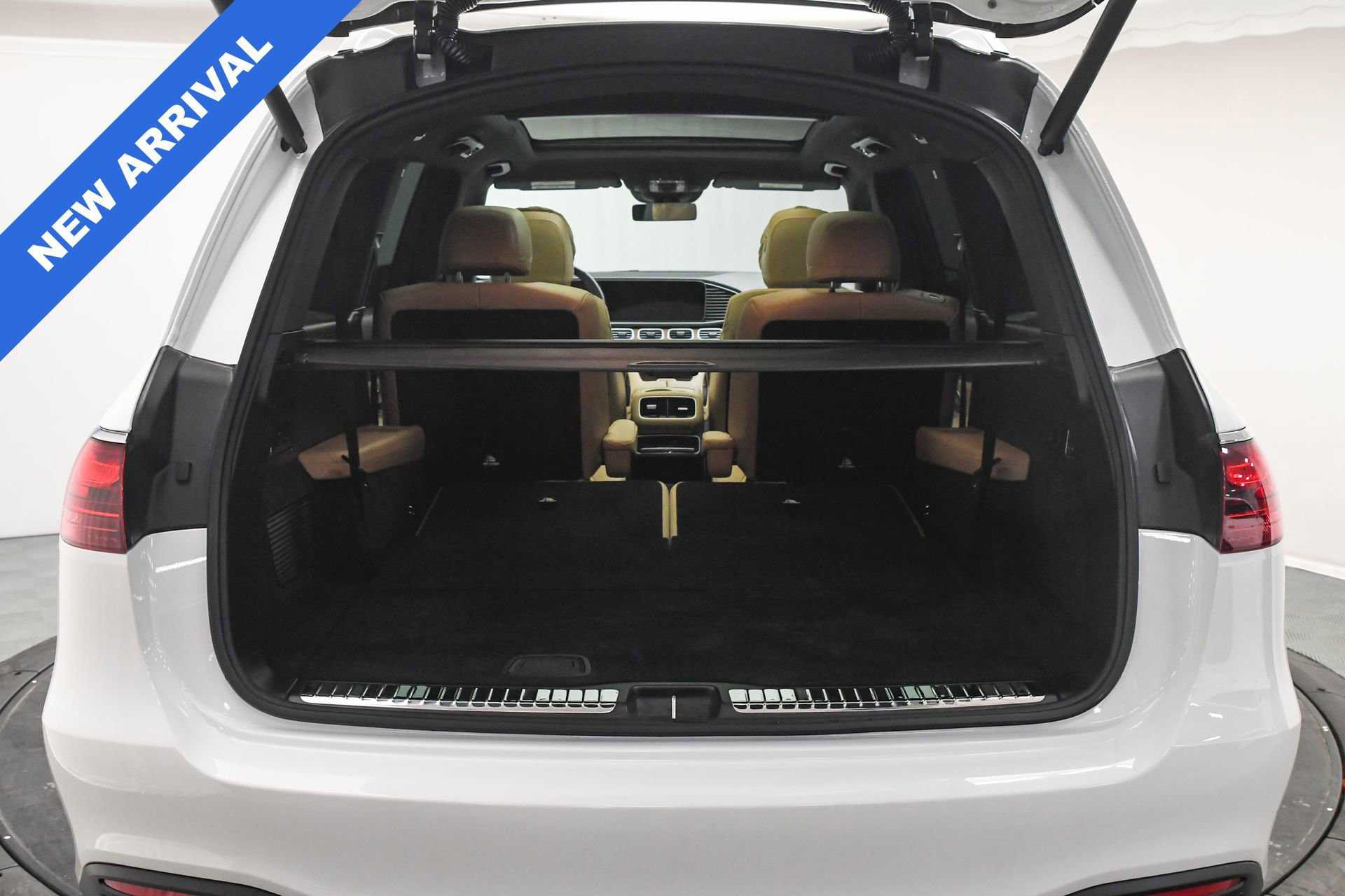 Used 2025 Mercedes-Benz GLS 450 4MATIC image 7