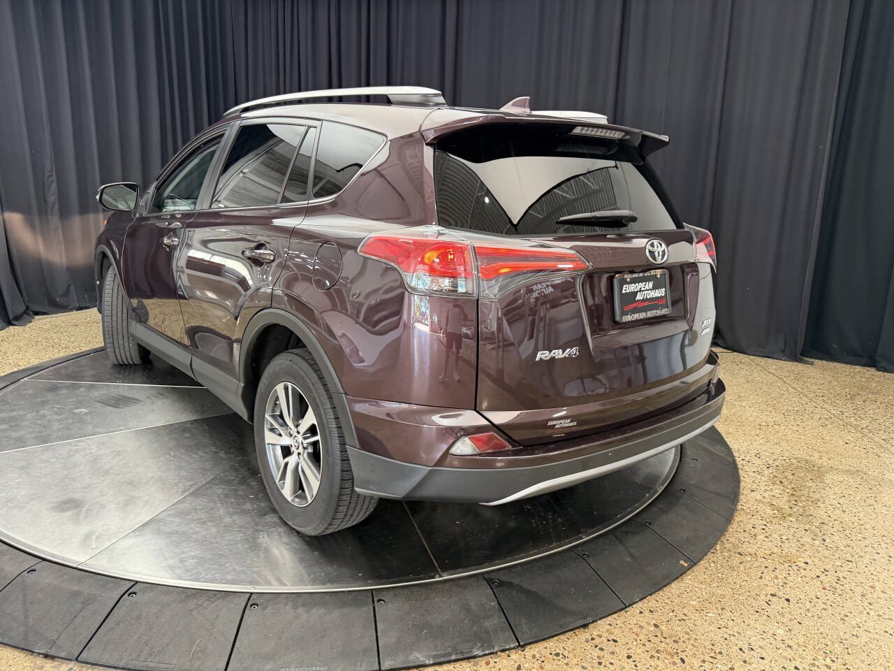 Used 2017 Toyota RAV4 XLE AWD/4WD image 12