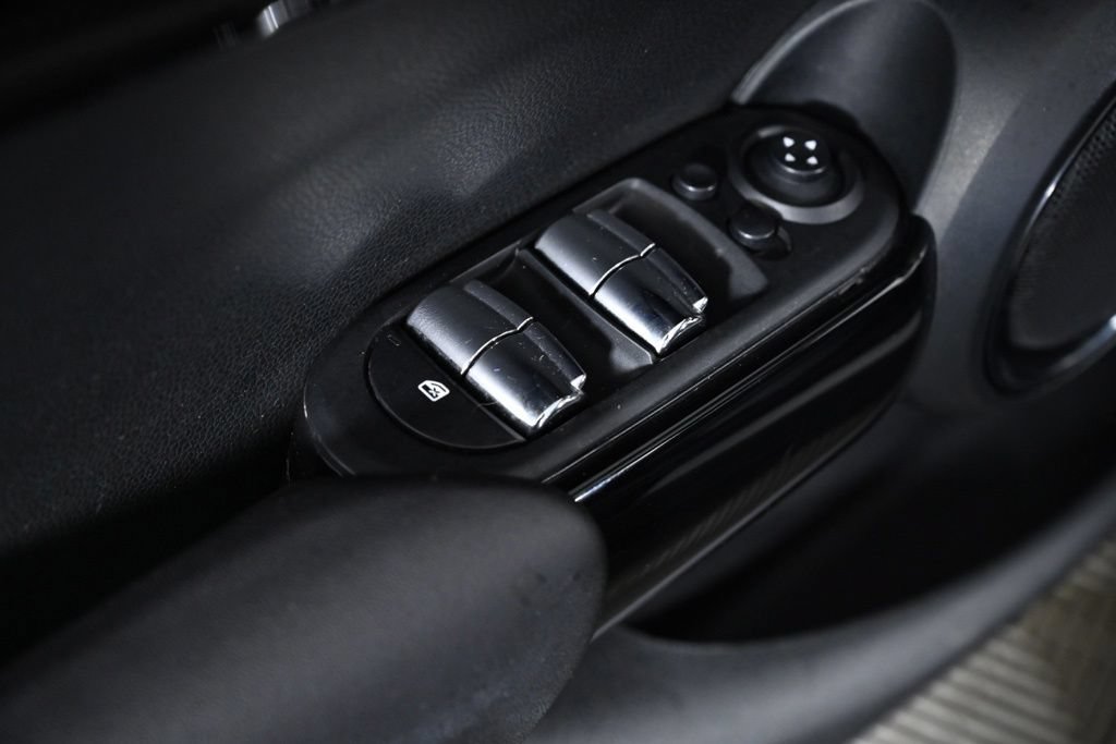 Used 2015 MINI Cooper 4-Door Hardtop FWD image 19