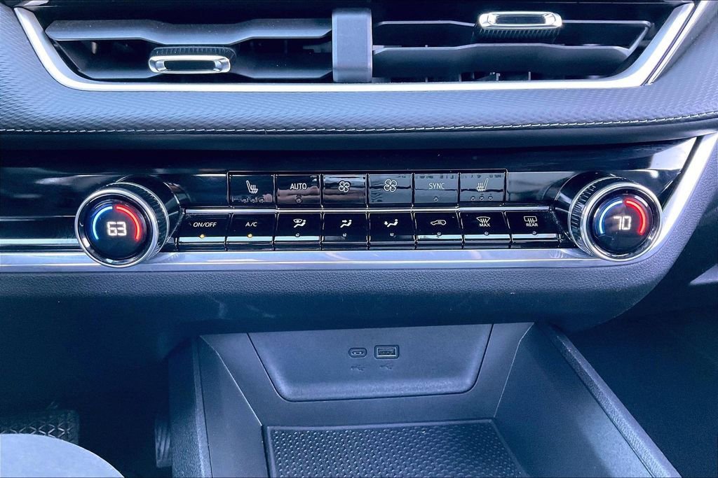 Used 2025 Chevrolet Equinox LT w/ Convenience Package II image 30