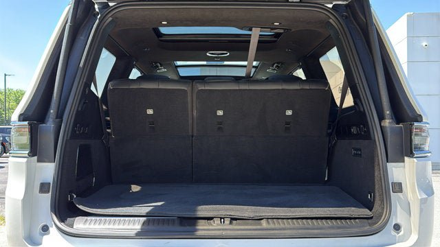 Certified 2023 Jeep Grand Wagoneer Series III AWD/4WD image 31