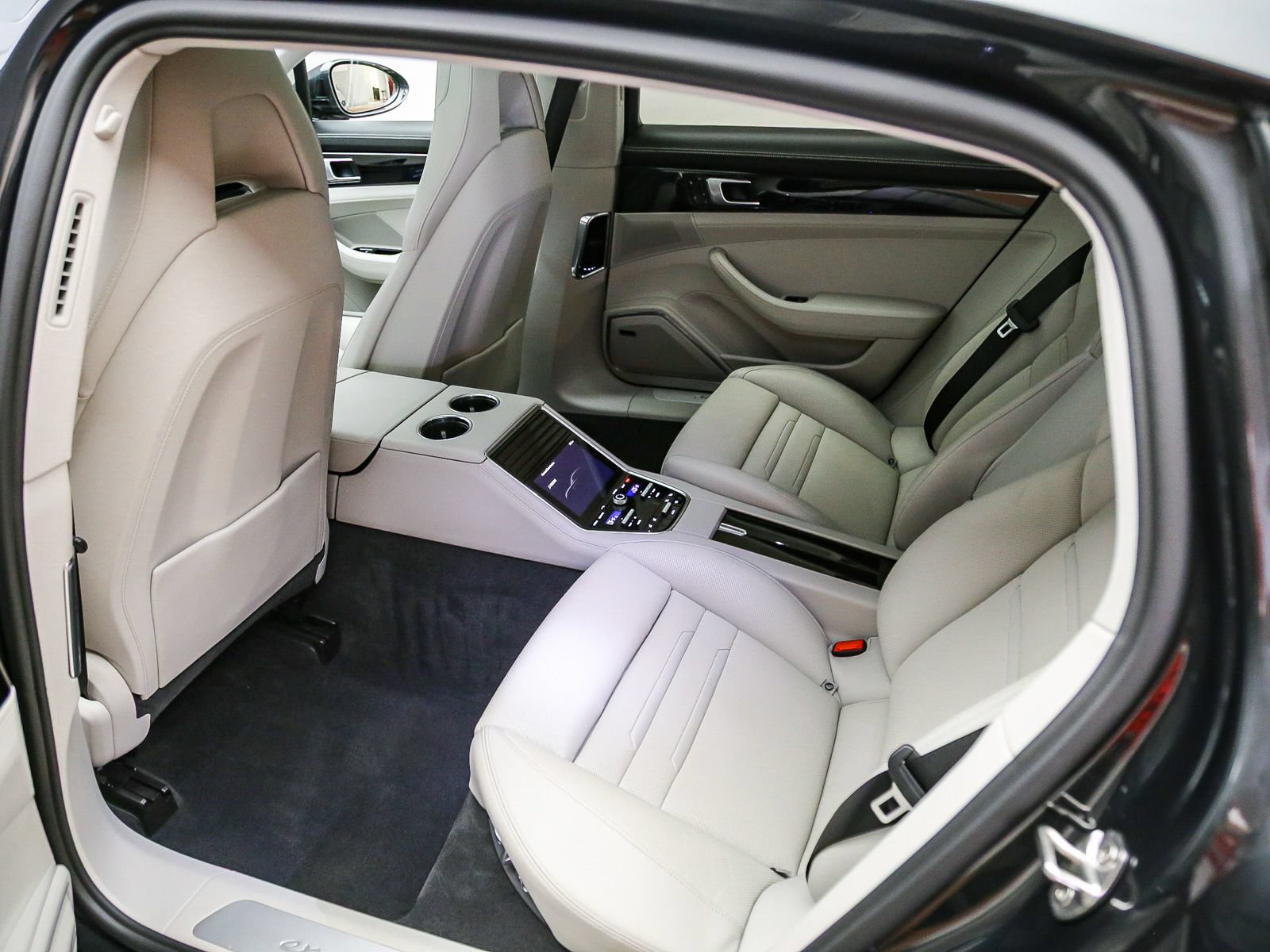 Used 2018 Porsche Panamera 4 Executive AWD/4WD image 23
