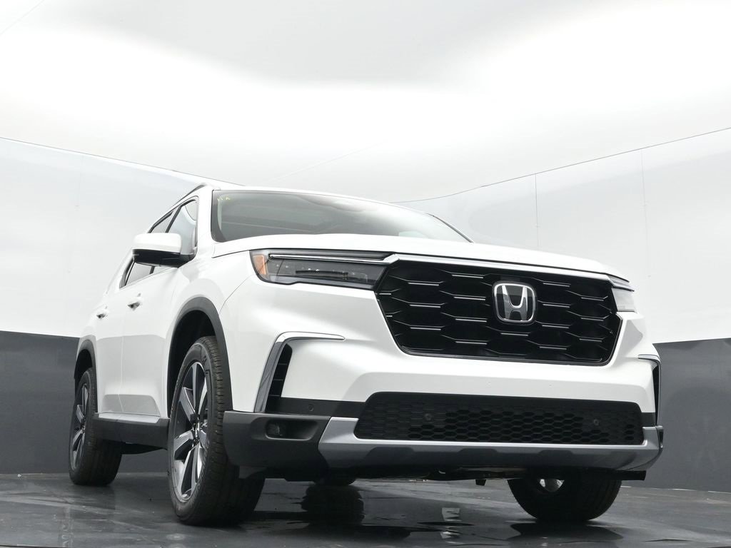 New 2025 Honda Pilot Touring image 5