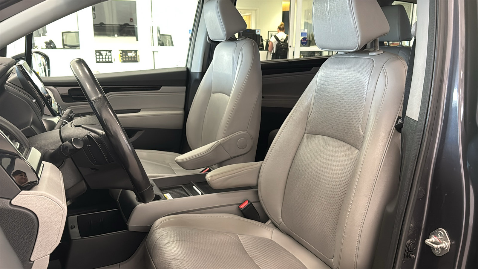 Used 2018 Honda Odyssey Elite image 24