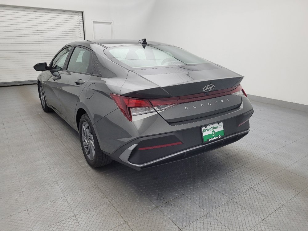 Used 2024 Hyundai Elantra SEL FWD image 6