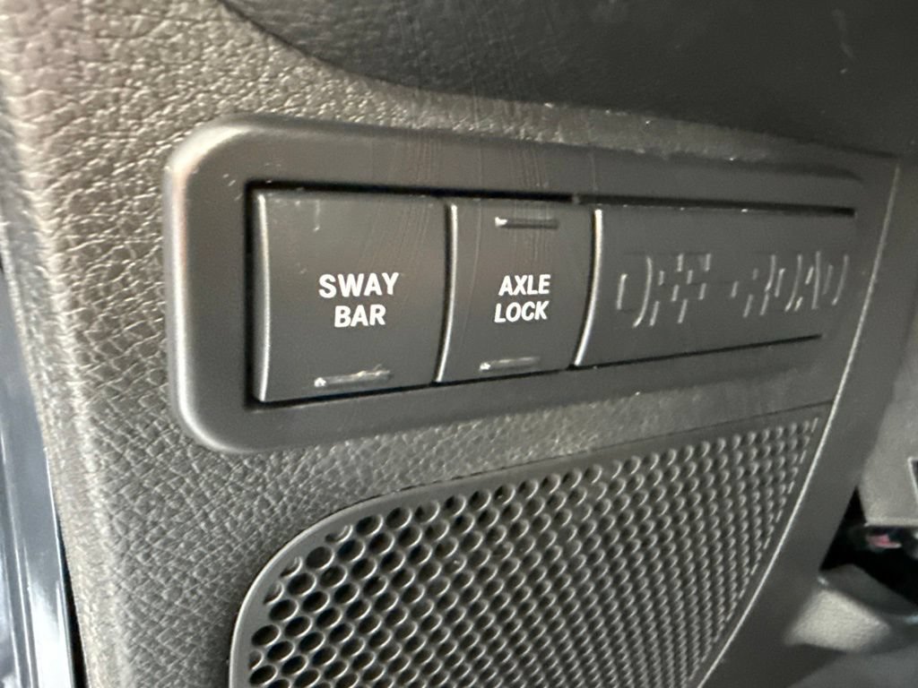 Used 2016 Jeep Wrangler Unlimited Rubicon w/ Connectivity Group AWD/4WD image 13