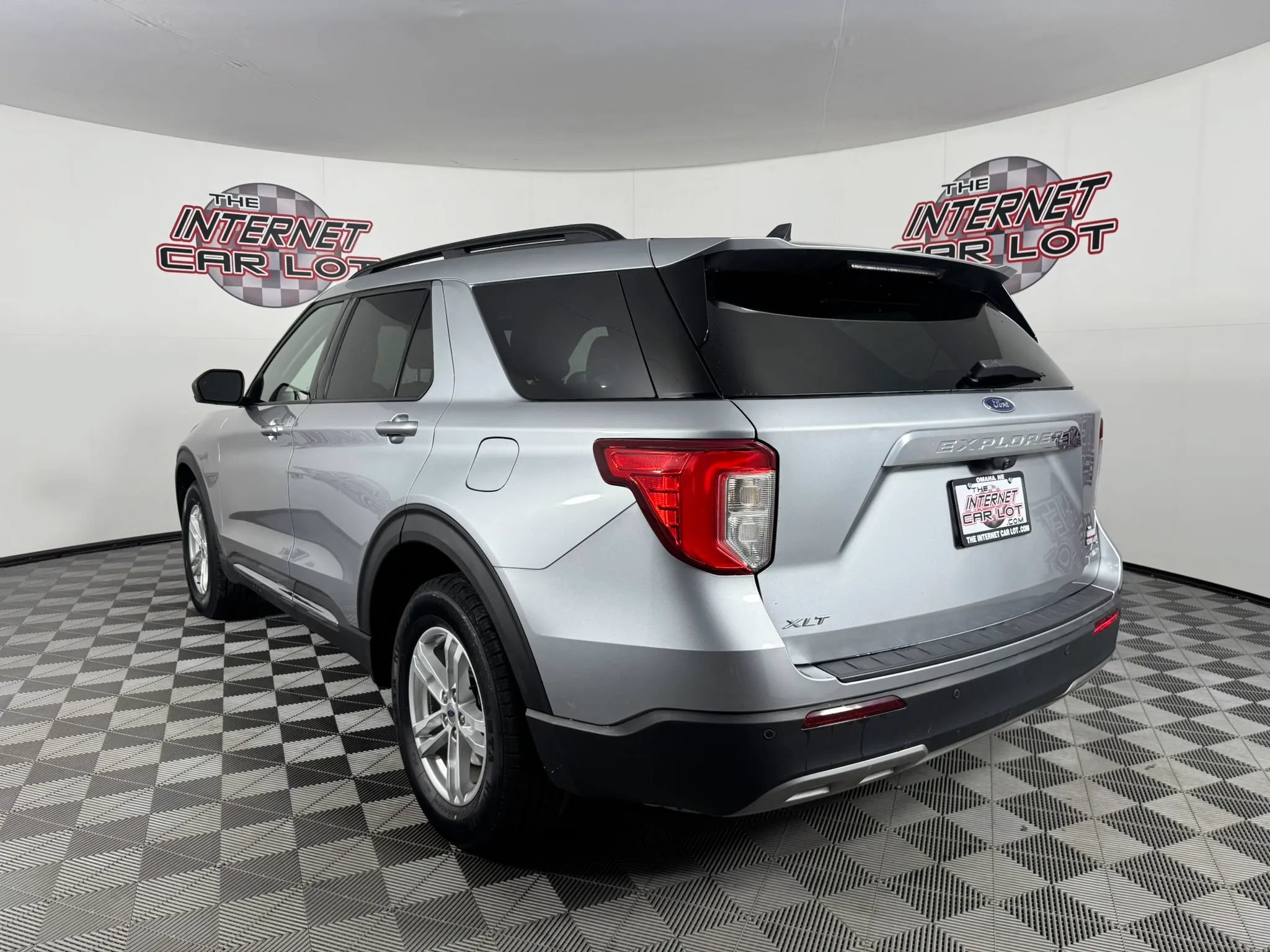 Used 2022 Ford Explorer XLT w/ Equipment Group 202A AWD/4WD image 5