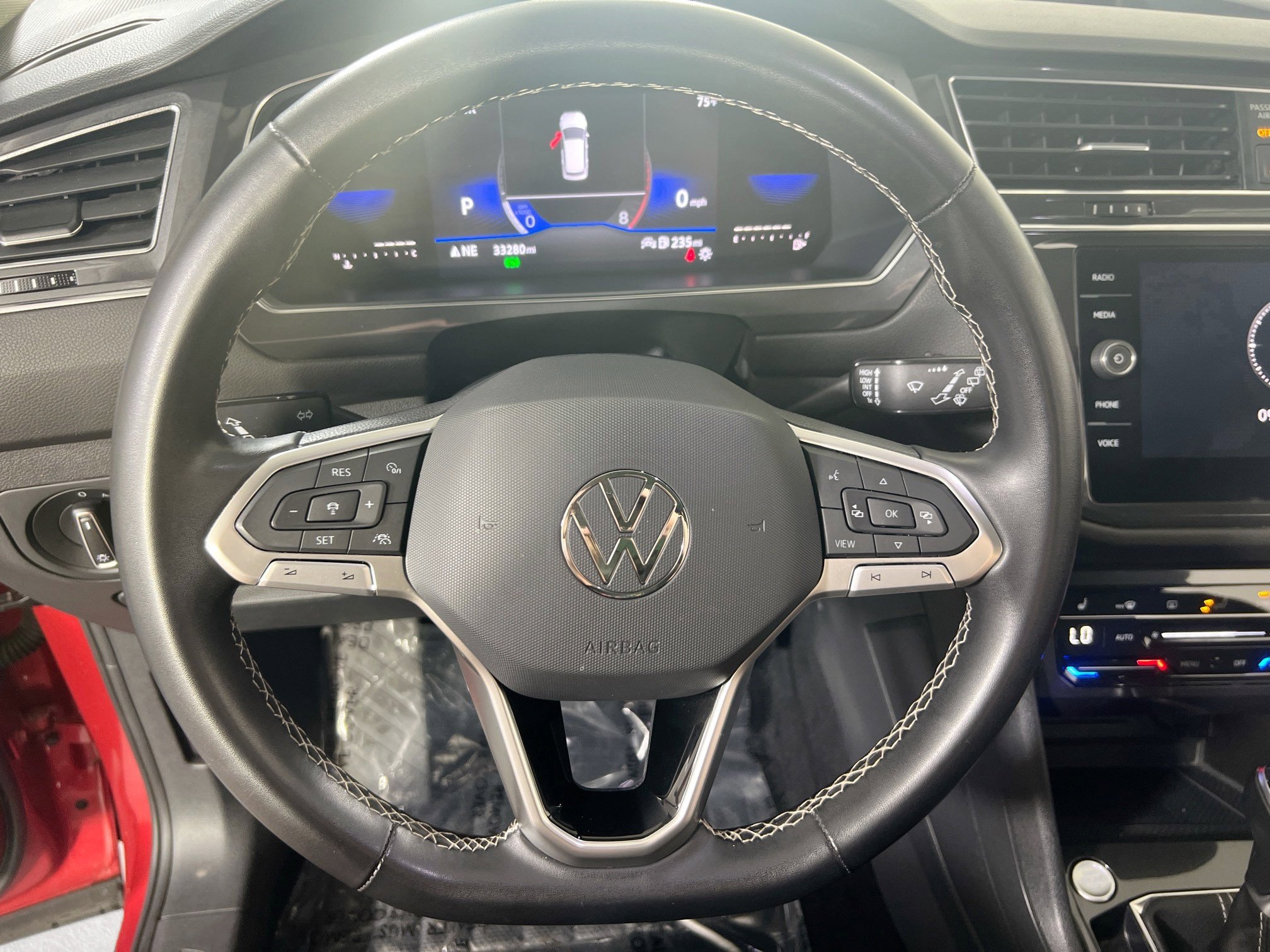 Used 2022 Volkswagen Tiguan SE AWD/4WD image 11