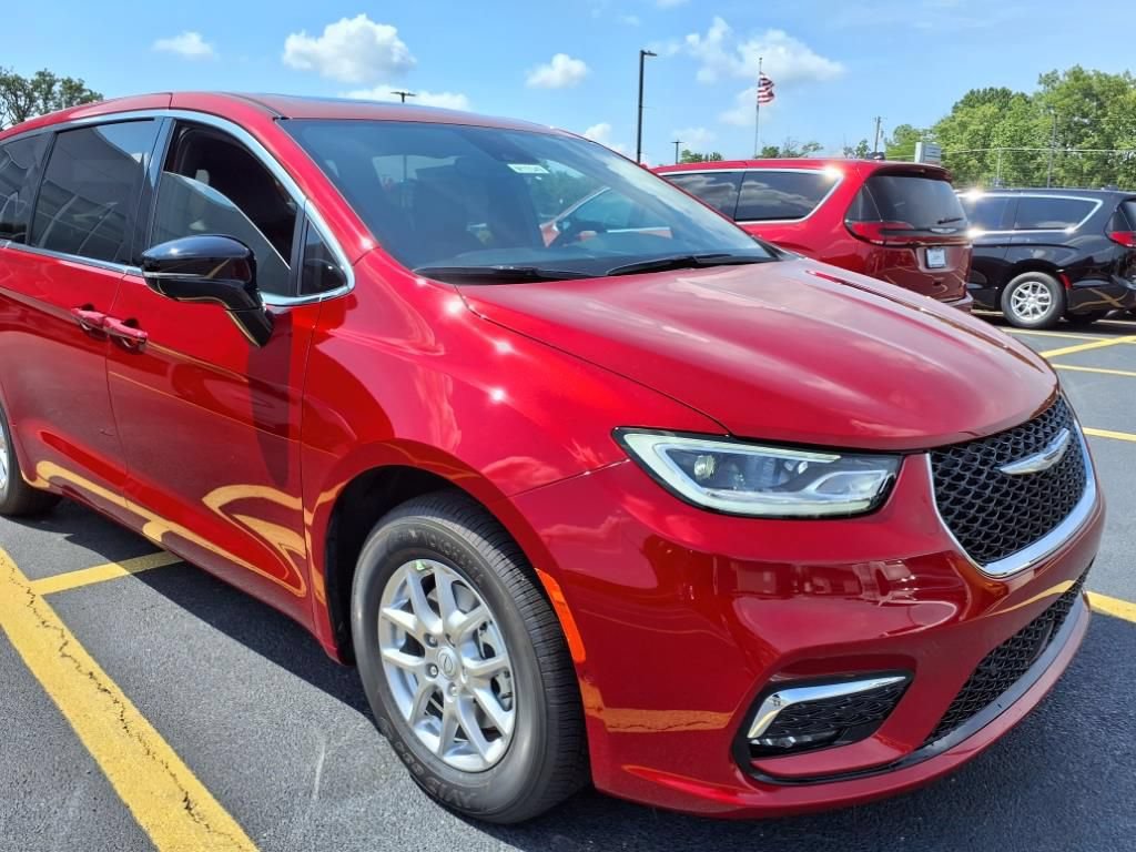 Used 2026 Chrysler Pacifica Select FWD image 8