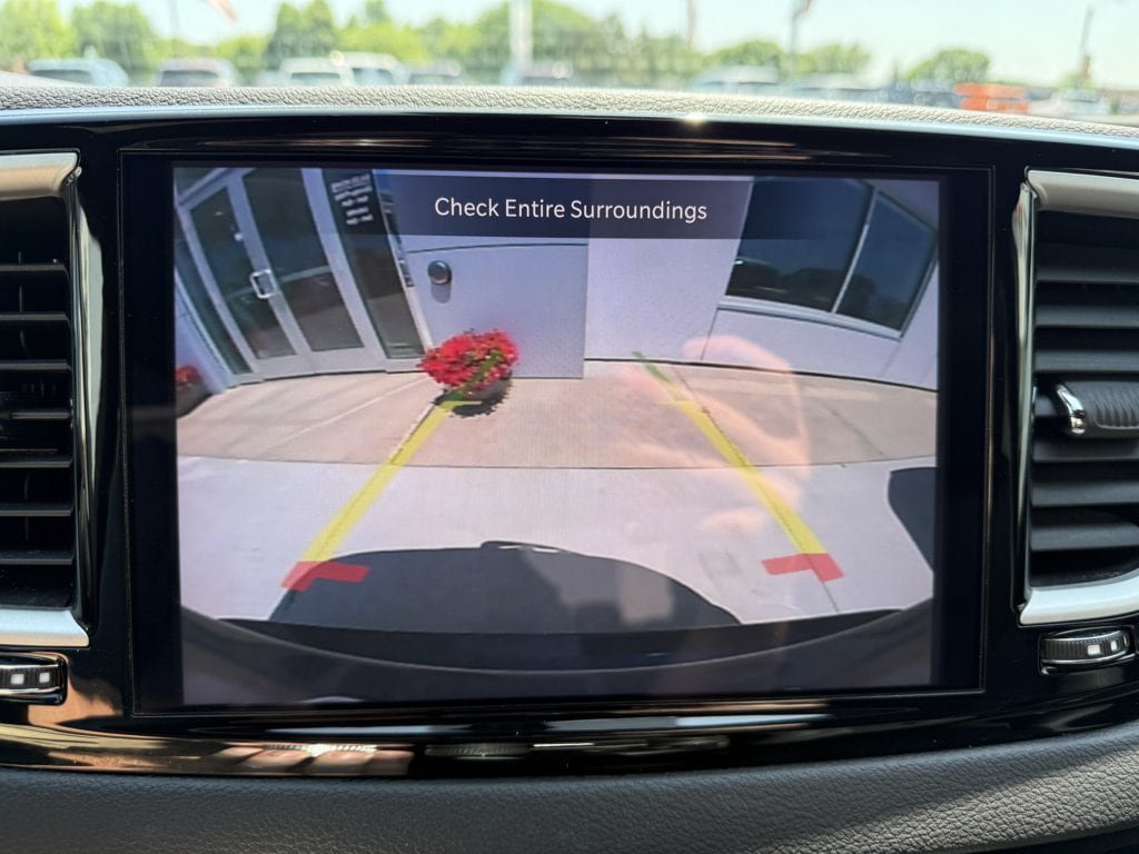 Used 2025 Chrysler Pacifica Select FWD image 29