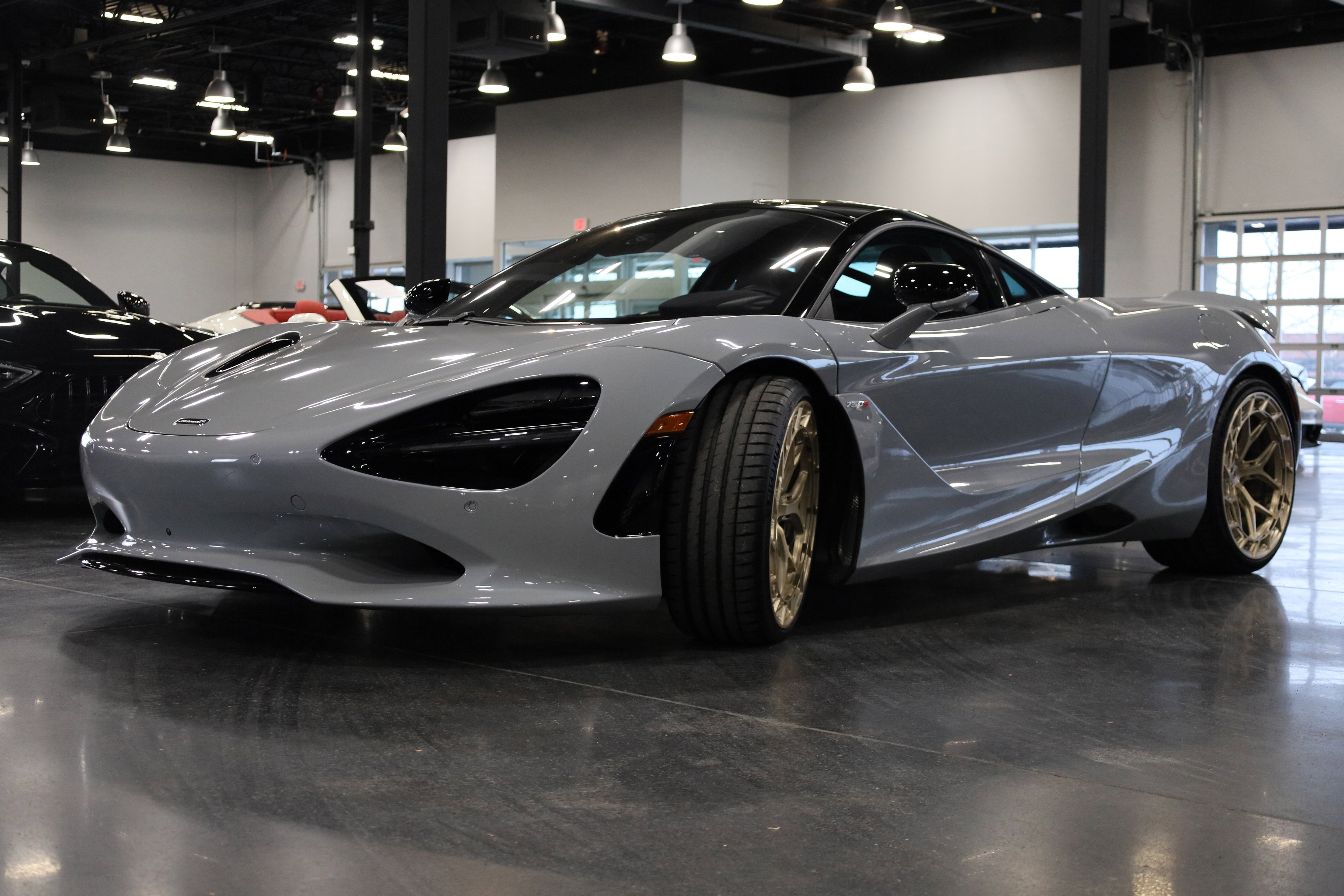 Used 2025 McLaren 750S image 3