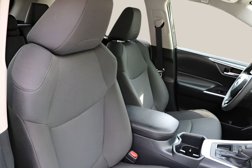 Used 2025 Toyota RAV4 XLE FWD image 19