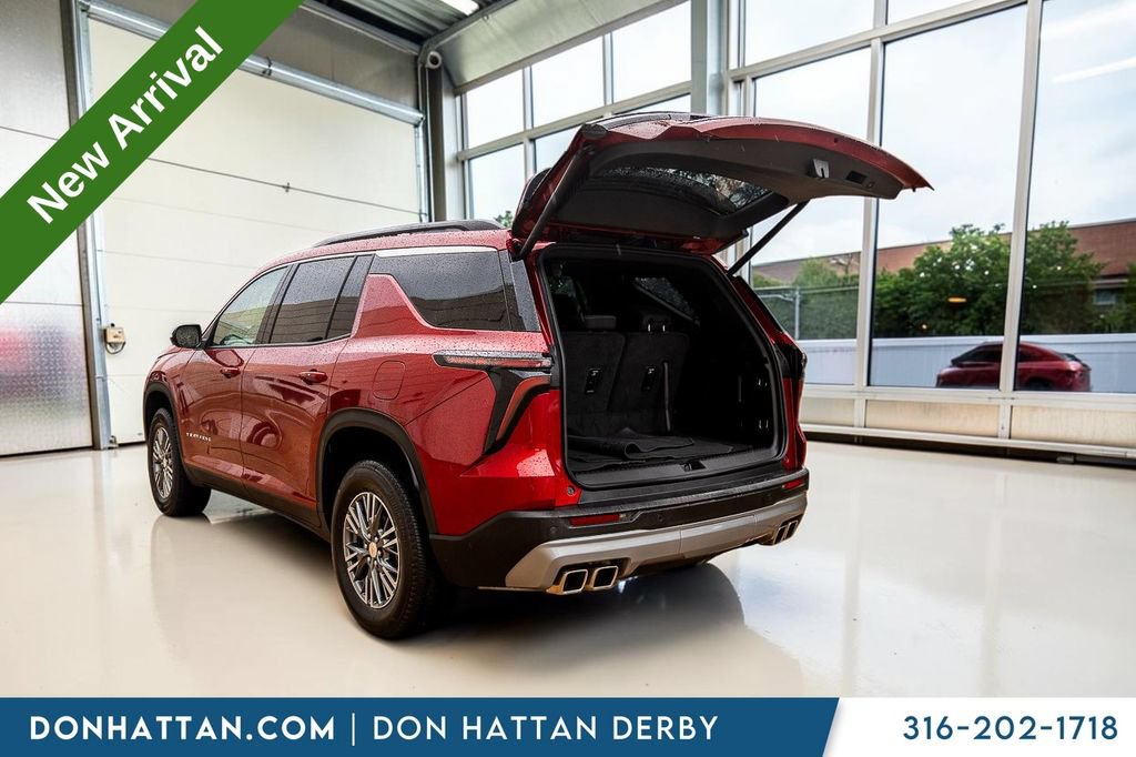 Used 2025 Chevrolet Traverse LT w/ LPO, Floor Liner Package FWD image 31