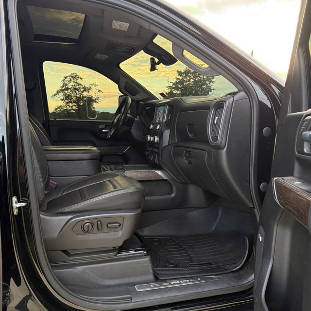 Used 2021 GMC Sierra 2500 Denali w/ Denali Black Diamond Edition AWD/4WD image 11