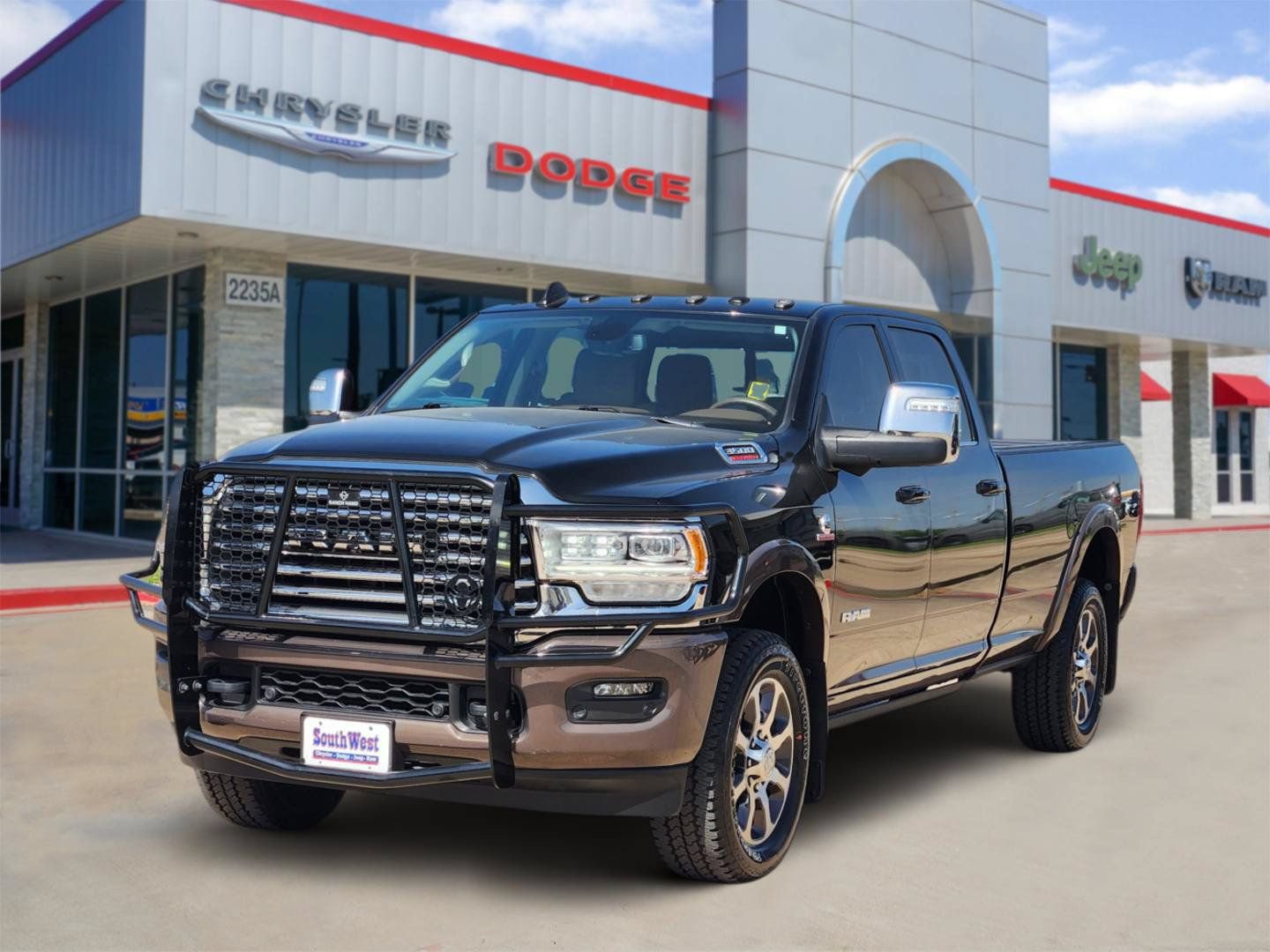 Used 2024 RAM 3500 Limited w/ Towing Technology Group AWD/4WD image 2