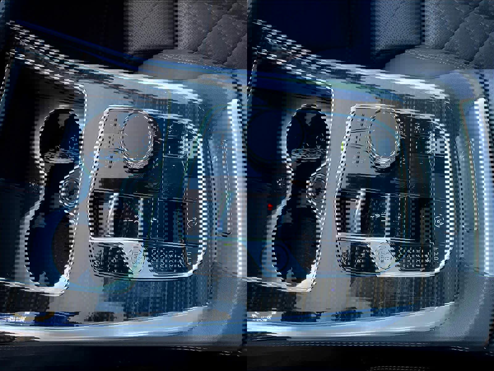 Used 2023 BMW X7 xDrive40i w/ Premium Package image 17