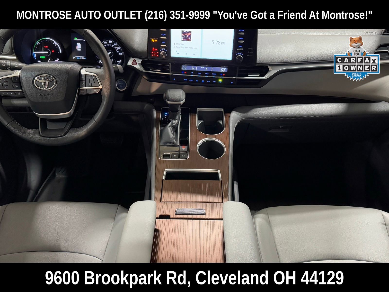 Used 2023 Toyota Sienna XLE image 2