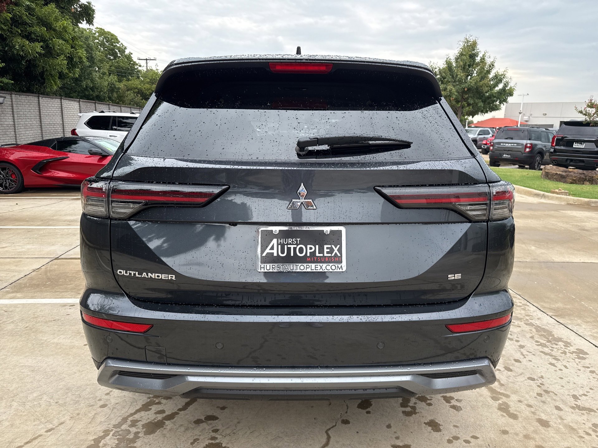 New 2025 Mitsubishi Outlander SE image 2