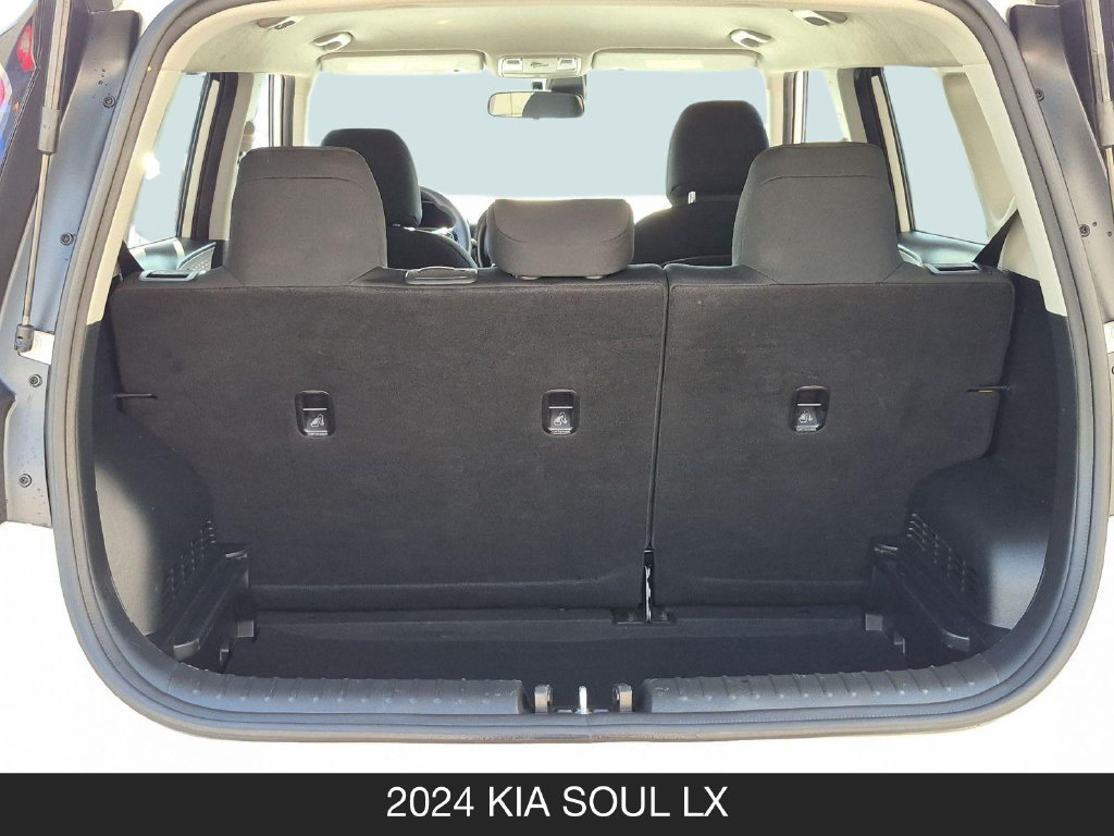 Used 2024 Kia Soul LX w/ LX Technology Package FWD image 23