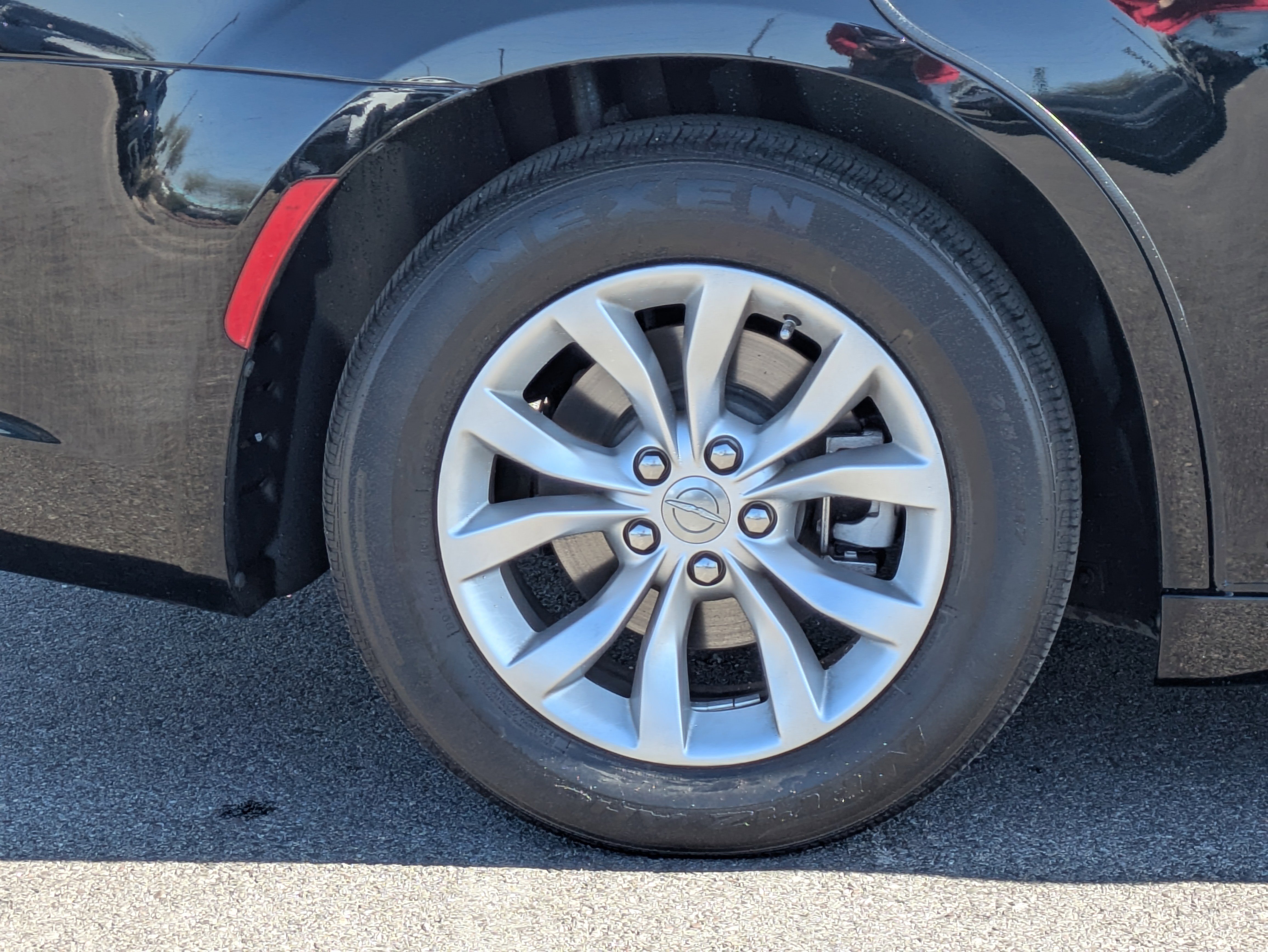 Used 2021 Chrysler 300 Touring image 9